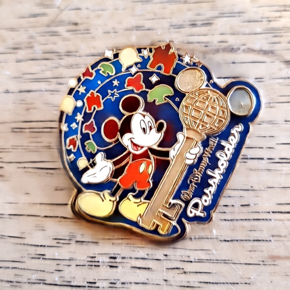 Disney Parks Mickey Mouse Passholder Exclusive Key Pin – Disney Parks Collection